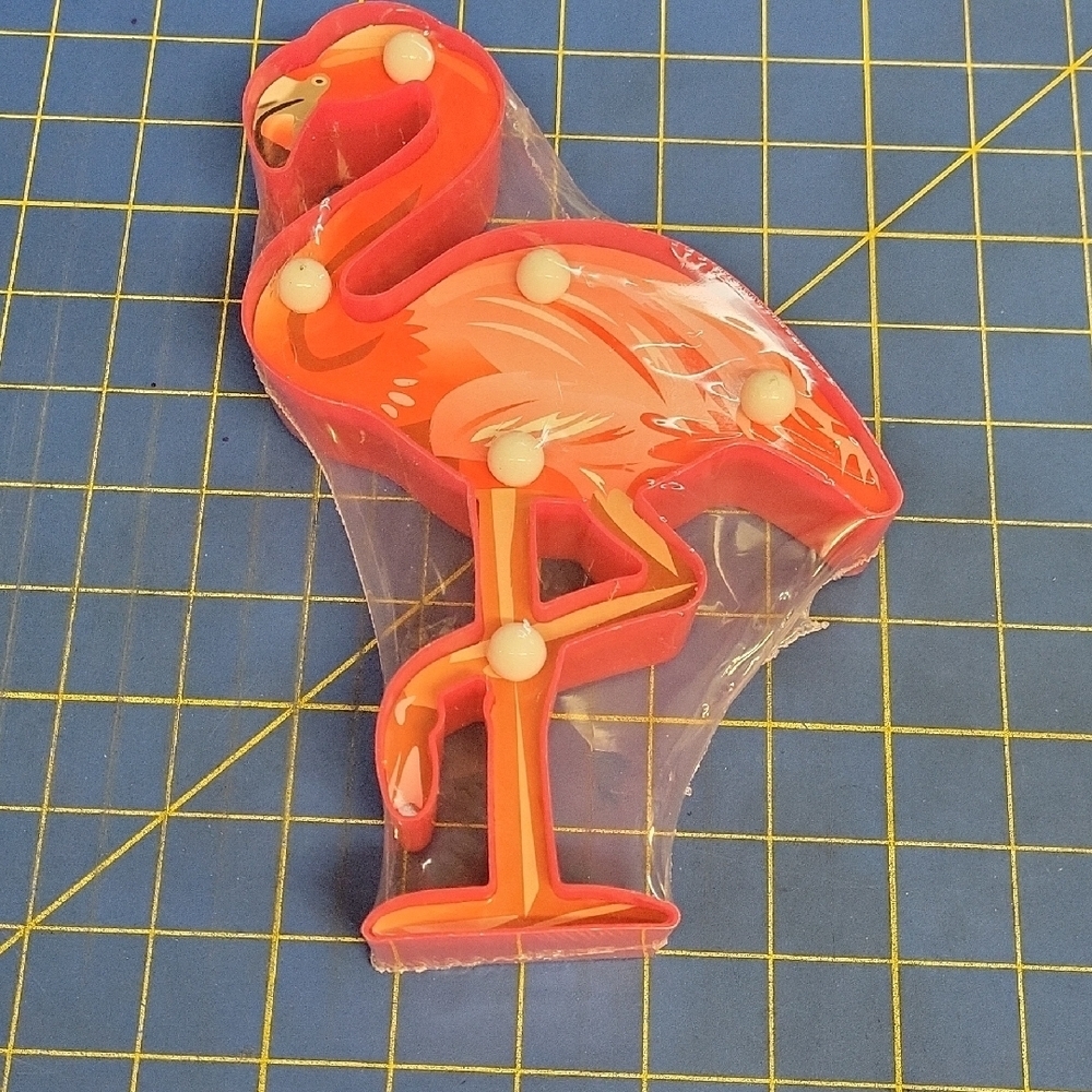 Flamingo Bird Pink Light Up Bsttery Operated 6" x 9" x 1.25"